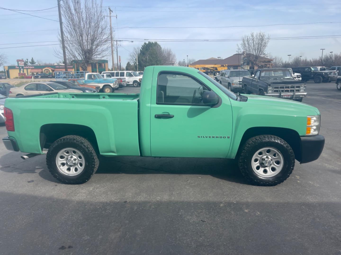 2008 Forest Service Green /Black Chevrolet Silverado 1500 Work Truck (1GCEK14J68Z) with an 5.3L V8 OHV 16V engine, AT transmission, located at 813 E Fairview Ave, Meridian , ID, 83642, (208) 336-8230, 43.618851, -116.384010 - Photo#4